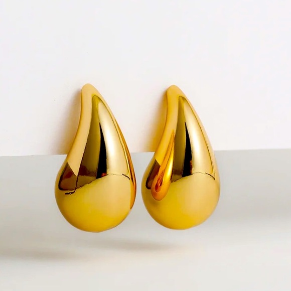 🌟 Gold Drop Earrings - Picture 1 of 4